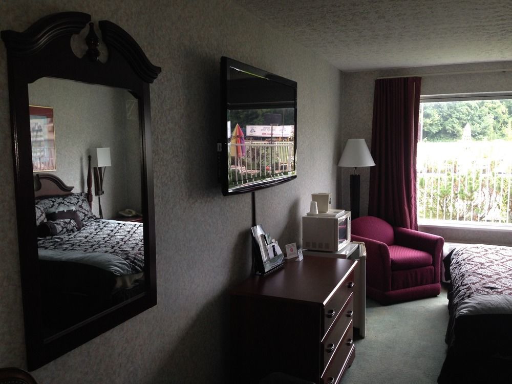 Super 6 Inn & Suites Williamstown Luaran gambar